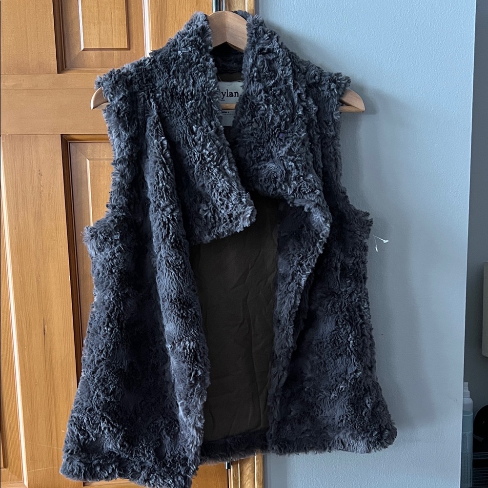Dylan Luxury Vest Grey size Small. Never worn.